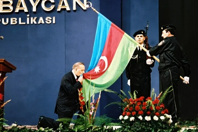 Ulu öndər Heydər Əliyevin anadan olmasının 103-cü ildönümüdür - FOTO