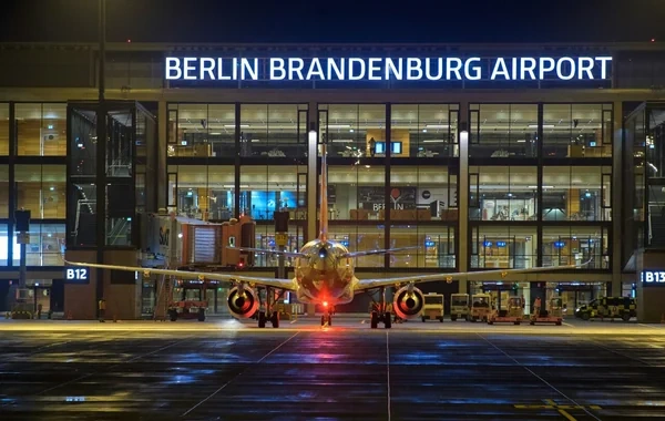 Berlin aeroportu üzərində uçan naməlum obyekt görünüb