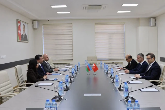 Media və Yayım Şurasında Ferhat Pirinççinin rəhbərlik etdiyi nümayəndə heyəti ilə görüş keçirildi - FOTO
