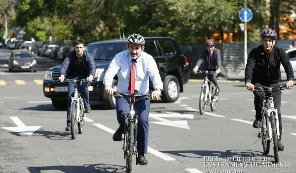 Paşinyan bu dəfə Nyu Yorkda velosiped sürdü - Video