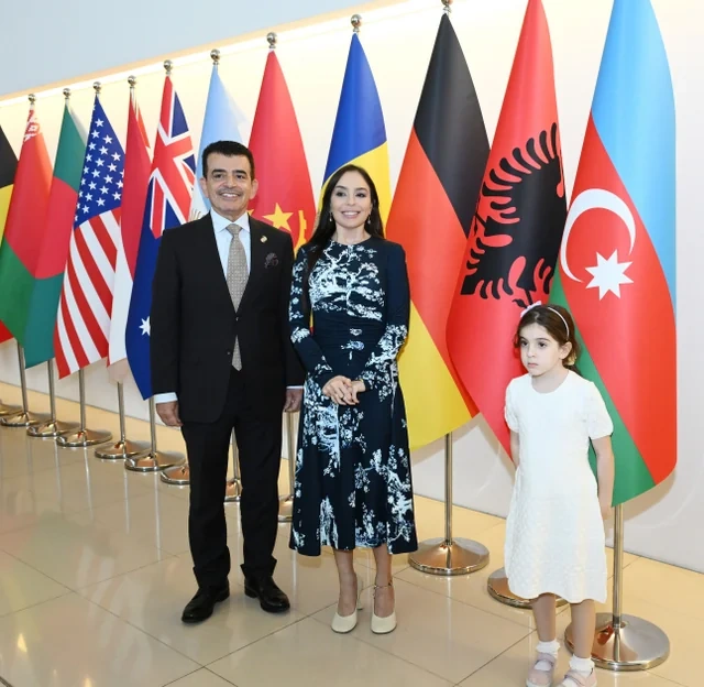 Bakıda ICESCO-nun "Sülh kitabı"nın Azərbaycana həsr edilən III nəşrinin təqdimatı olub - Foto