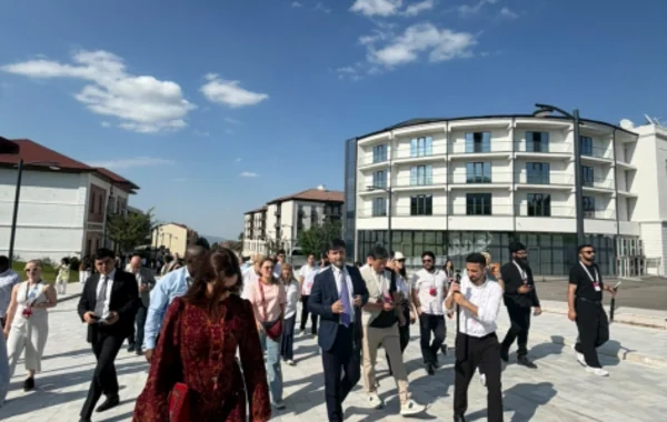 Şuşa Qlobal Media Forumunun iştirakçıları Xankəndi və Xocalıda - FOTO