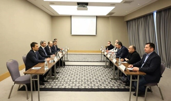 Rövşən Rüstəmov Laşa Abaşidze ilə görüşdü