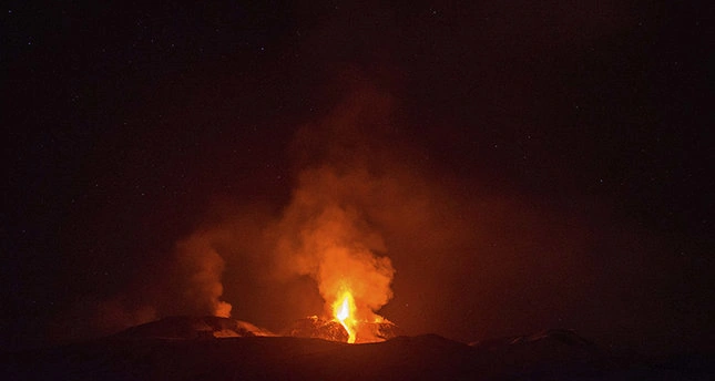 Etna yenidən püskürdü: hava məkanı bağlandı - Video