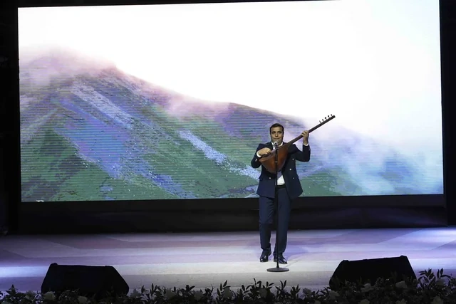 Xətai rayonunda Xalq şairi Sabir Rüstəmxanlının 80 illik yubileyinə həsr olunmuş təntənəli tədbir keçirilib