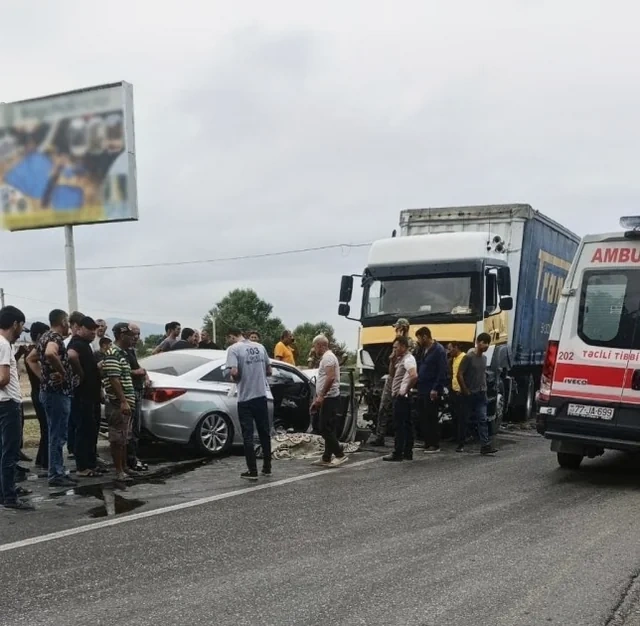 Şabranda yük və minik avtomobilləri toqquşdu: Ölən var
