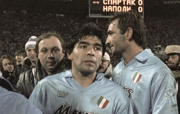 Maradonanın cırılmış köynəyi hərracda 179 min dollara satıldı