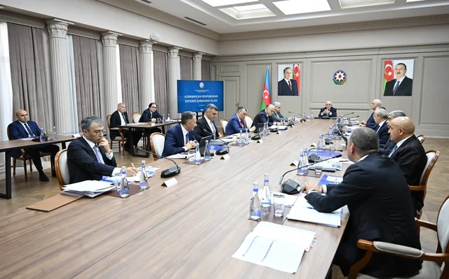 İqtisadi Şuranın iclası keçirilib - FOTO