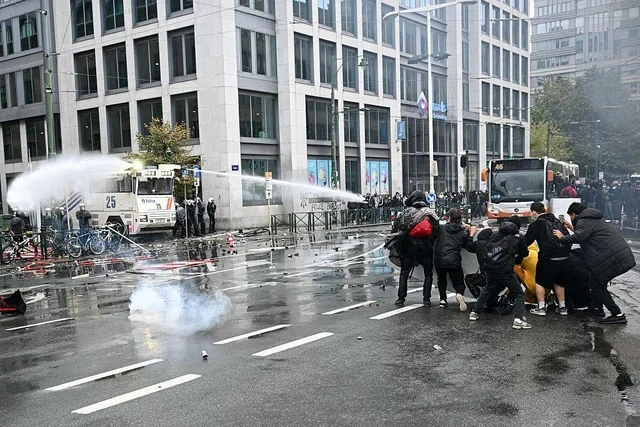 Avropa küçələrə axışır: Fransa, İtaliya, Albaniya və Belçikadakı etirazların səbəbləri - Foto