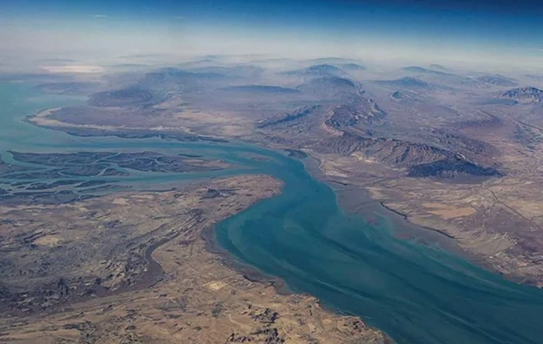 İran iki gəmiyə Hörmüz boğazından keçməyə icazə verdi
