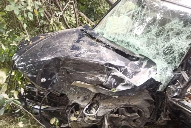 Bakı-Quba yolunda "Mercedes" yük maşınına çırpıldı, beş nəfər xəsarət aldı - FOTO