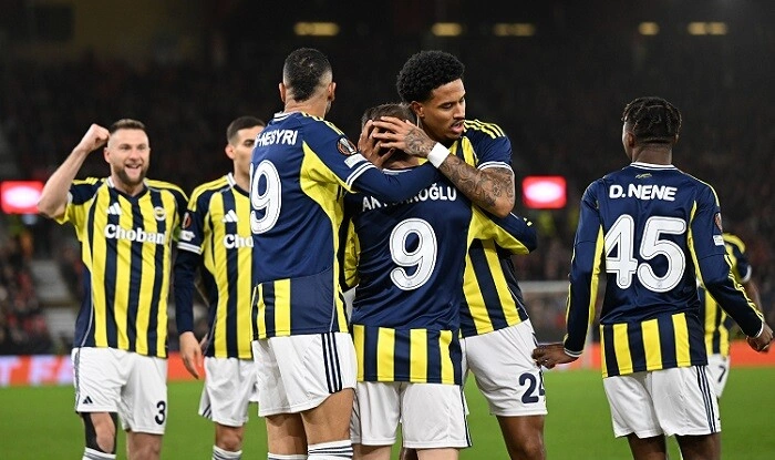 “Fənərbağça” qələbə qazanaraq “Qalatasaray”a rəqib oldu