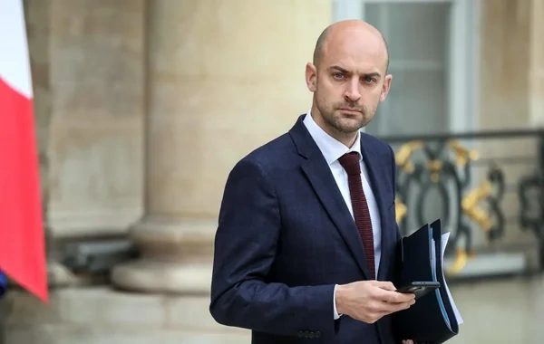 Fransa iki İran diplomatını ÖLKƏDƏN ÇIXARIR