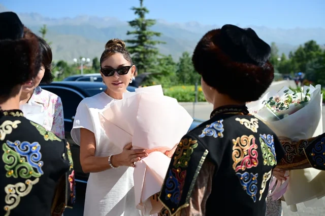 Birinci xanım Mehriban Əliyeva Çolpon-Ata şəhərində "Altın-Balalık" sağlamlıq və reabilitasiya mərkəzi ilə tanış olub - FOTO