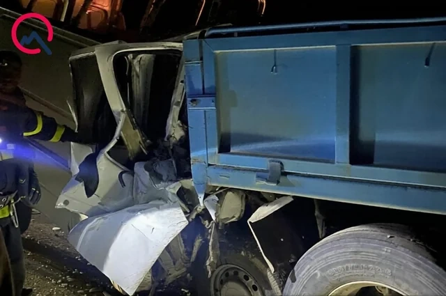 Şəmkirdə "Ford" "KamAZ"a çırpıldı: Ölən var - FOTO