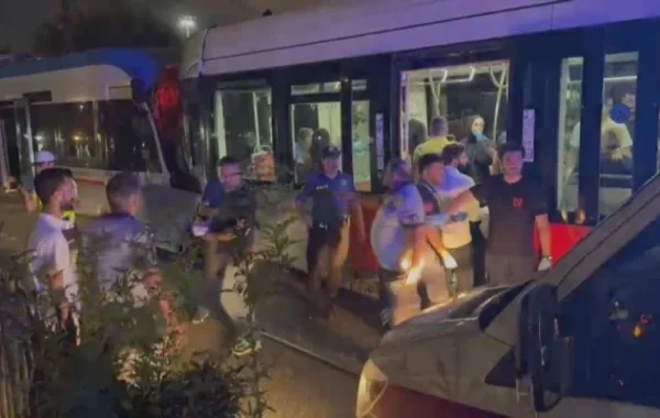 İstanbulda iki tramvay toqquşdu: Doqquz nəfər xəsarət aldı - FOTO - VİDEO
