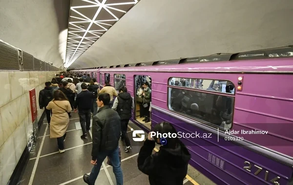 Metro qatarları arasında interval niyə səkkiz dəqiqəni keçib? - FOTO