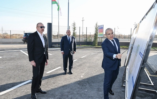 İlham Əliyev Ağdamda metal elektrik dirəklərinin istehsalı müəssisəsinin açılışında iştirak edib