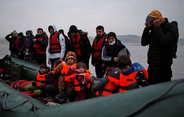 Britaniyada qanunsuz miqrantlarla bağlı rekord dövr qeydə alınıb