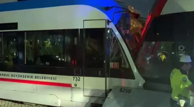 İstanbulda iki tramvay toqquşdu: Doqquz nəfər xəsarət aldı - FOTO - VİDEO