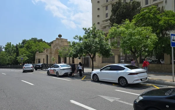 Paytaxtda üç ünvanda minib-düşmə yeri yaradılıb - FOTO