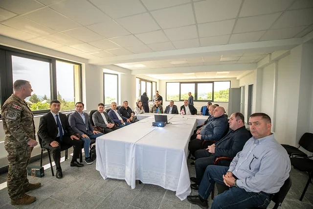 Azərbaycan müdafiə nazirinin Gürcüstana səfəri davam edir
