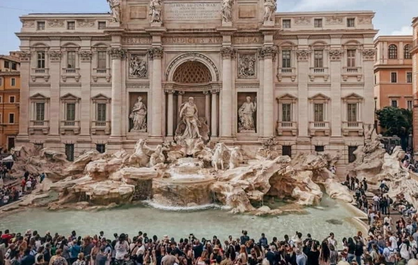 Roma Trevi fəvvarəsinə sikkə atmaq üçün rüsum ödəniləcək