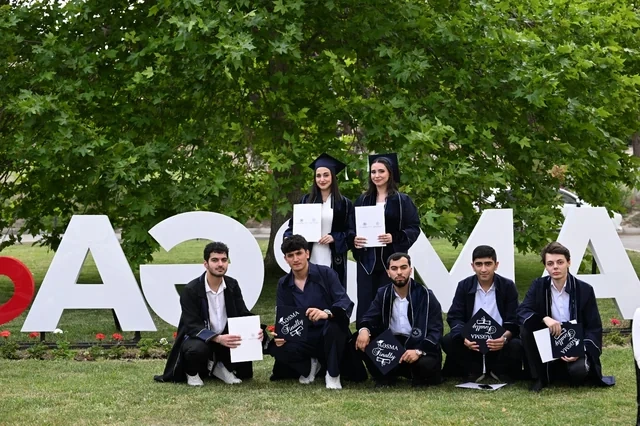 Azərbaycan Əmək və Sosial Münasibətlər Akademiyasında "Məzun günü" qeyd olunub - FOTO
