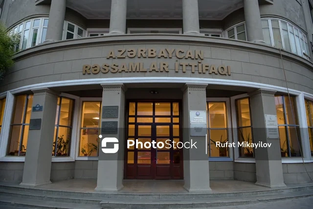 Bakıda rəssam və şair Nazim Şahın sərgisi açılıb - FOTO