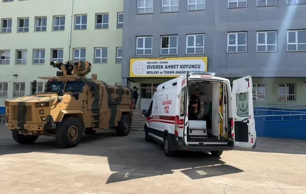 Şanlıurfada liseyin qarşısında atışma: Yeddi nəfər yaralandı - VİDEO
