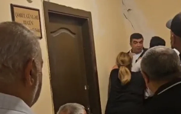 Vətəndaşlarla təhsil sektorunun işçisi arasında DAVA DÜŞDÜ - VİDEO
