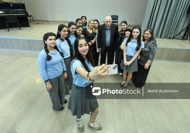 Eldar Mansurov: "Əvvəlcə mahnı yaz, sonra ciddi musiqilərinə baxarıq dedilər və mən küsdüm"