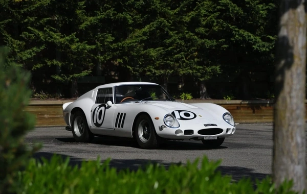 "Ferrari"nin əfsanəvi modeli HƏRRACDA