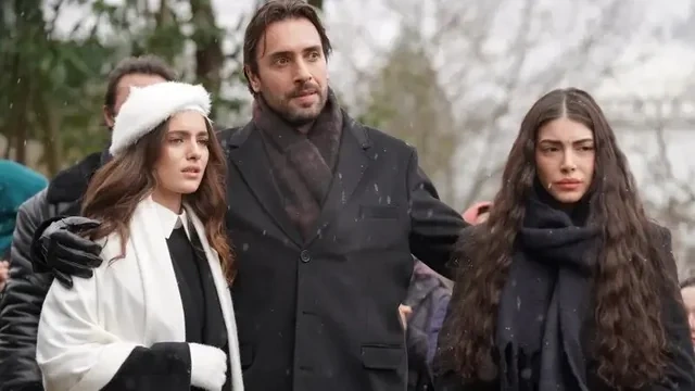 Türkiyənin məşhur "Taşacak bu deniz" serialının "Esme"si boşanır - FOTO