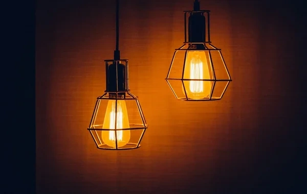 Biləsuvarda ildırım elektrik xəttini vurdu, rayonun bir hissəsi işıqsız qaldı
