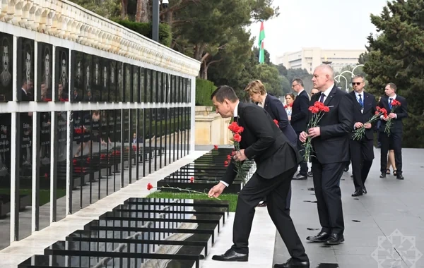 Edqars Rinkeviçs Şəhidlər xiyabanını ziyarət edib - FOTO