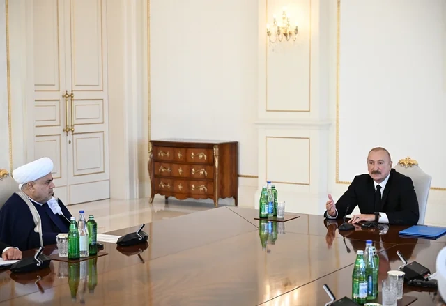 İlham Əliyev Bakıda keçirilən beynəlxalq konfransların iştirakçılarını qəbul edib - FOTO