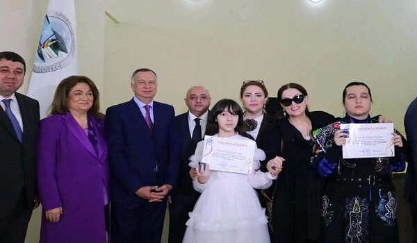 “Məni dinləyin!” monotamaşası nümayiş olundu - Foto