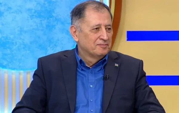 Baba Vəziroğlu: "Çinqaçuklar" bəyəm məktəbə dəbilqə ilə, əlində nizə ilə gəlməlidirlər?"