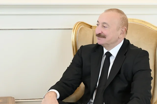 İlham Əliyev Fərhad Xəlilova "İstiqlal" ordenini təqdim edib - Foto