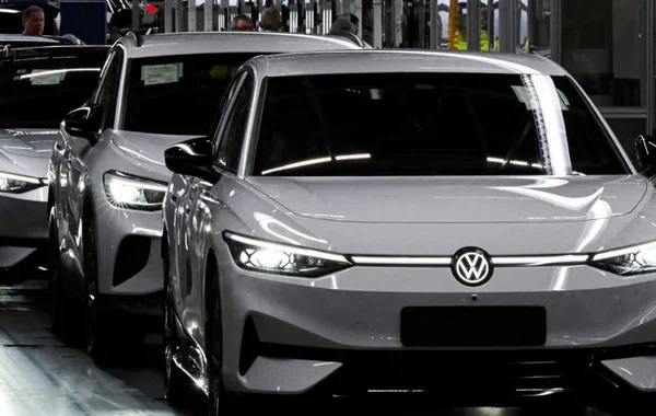 "Volkswagen"də alışma riski: Şirkət minlərlə elektromobilini geri çağırır