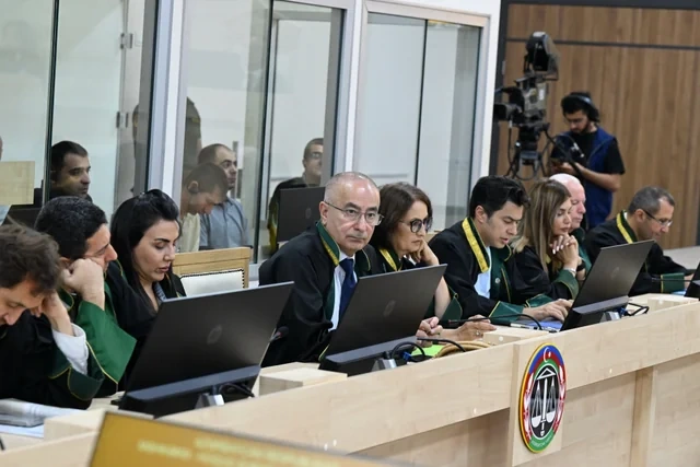 Ermənistan vətəndaşlarının şikayətləri üzrə apellyasiya məhkəməsində hakimlər kollegiyası müşavirəyə gedib - FOTO