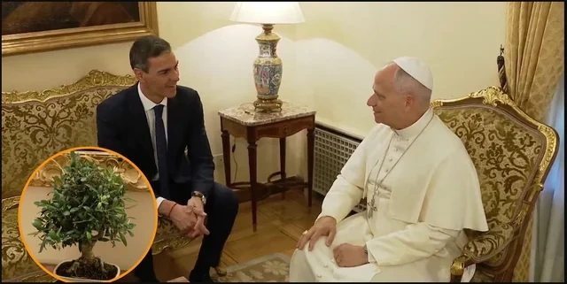 İspaniyanın baş nazirindən Roma Papasına maraqlı hədiyyə - FOTO