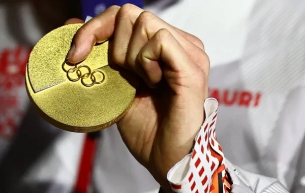 Medallar uşaqlara verilir, siyirtmələrdə saxlanılır: Olimpiya şöhrətinin arxasındakı sadə həyat