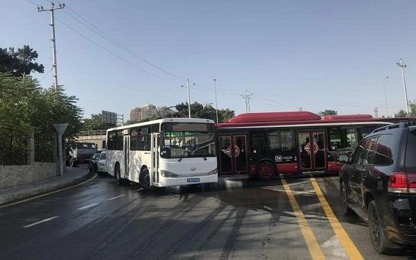 Bakıda baş verən avtobus qəzaları - Anbaan video