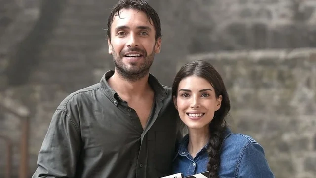 Türkiyənin məşhur "Taşacak bu deniz" serialının "Esme"si boşanır - FOTO