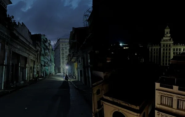 Bütün Kuba yenidən qaranlığa qərq olub - FOTO