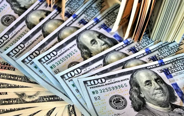 Əhalinin dollara marağı azalır: Valyuta bazarında nə baş verir?