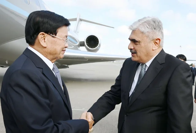 Laos prezidenti Azərbaycana rəsmi səfərə gəlib - Foto