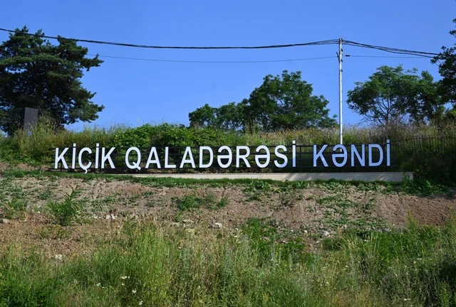Prezident Kiçik Qaladərəsində görülən işlərlə tanış olub və kəndə qayıdan sakinlərlə görüşüb - FOTO